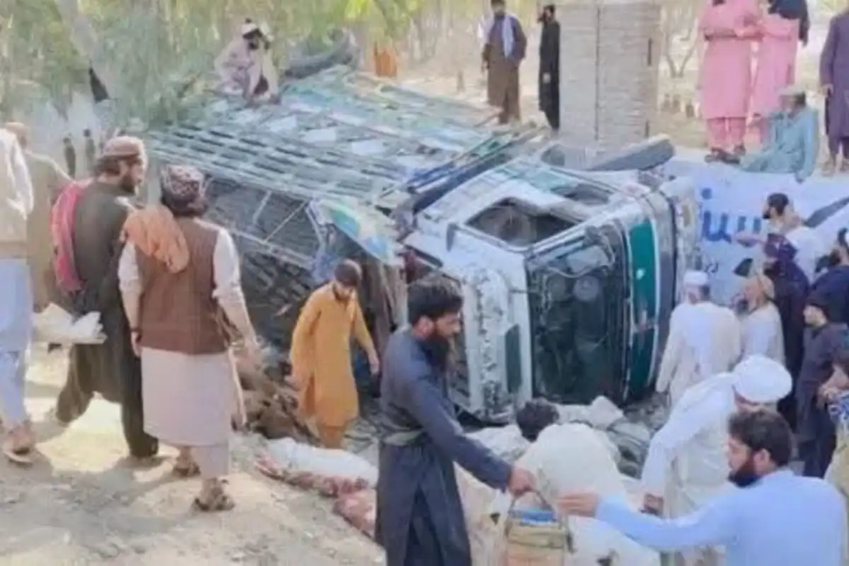 18 Killed, 29 Injured as Truck Carrying Afghan Families Crashes on Jalalabad-Kabul Road