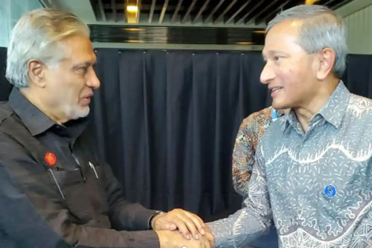 Ishaq Dar Seeks Singapore’s Support for Repatriation of Pakistani and Iranian Seafarers Seized by US