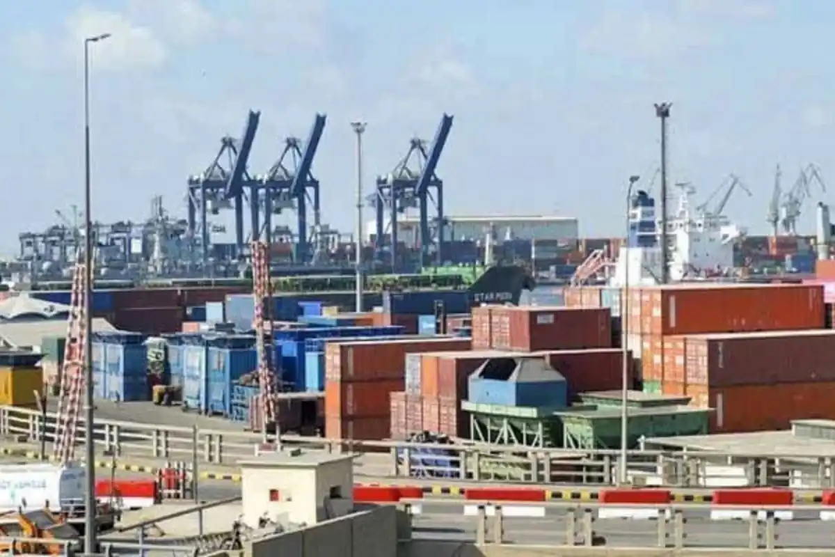 Pakistan Welcomes First Multi-Cargo Transshipment Vessel M.V. ERLIN at Karachi Port, Marking Maritime Milestone
