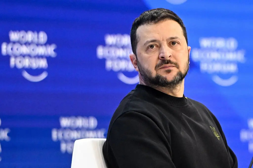 Zelenskyy Warns Belarus to Remove Relay Stations or Face Ukrainian Action
