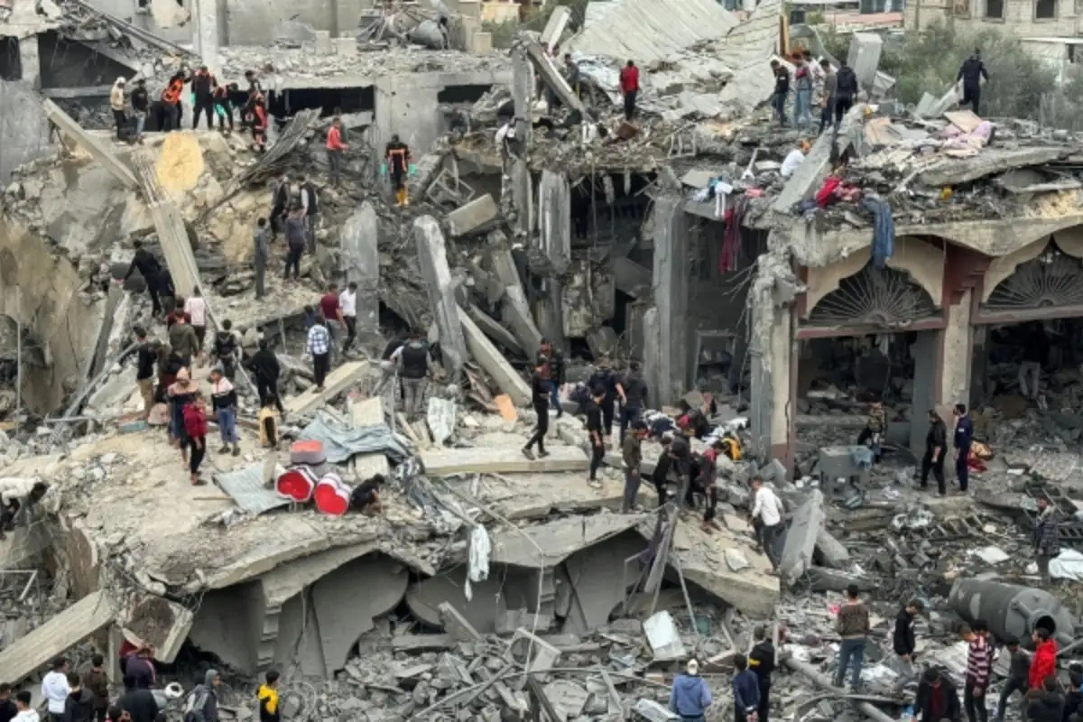 4 Palestinians martyred in Israeli airstrike on Gaza residential building
