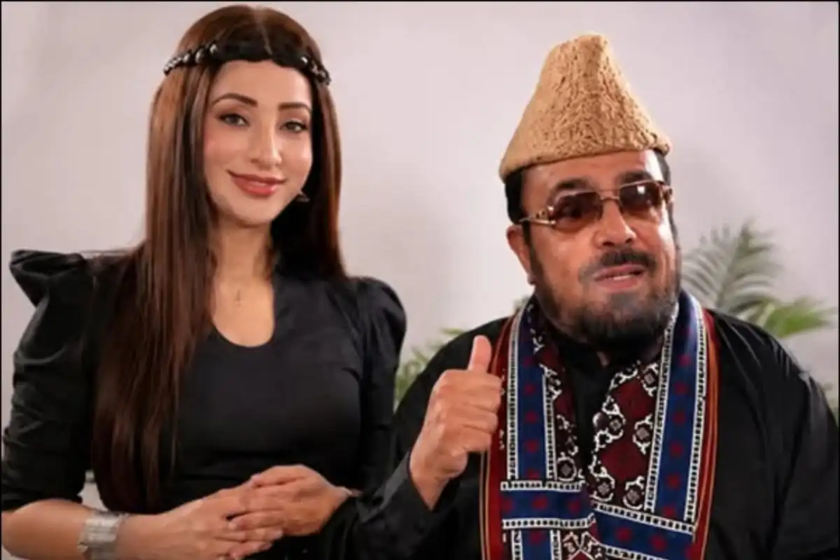 Mufti Abdul Qavi Issues Clarification After Video With Fariha Farrukh Goes Viral
