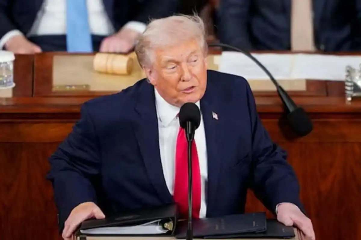 Iran Fires Missiles at Israel as Trump Seeks De-escalation