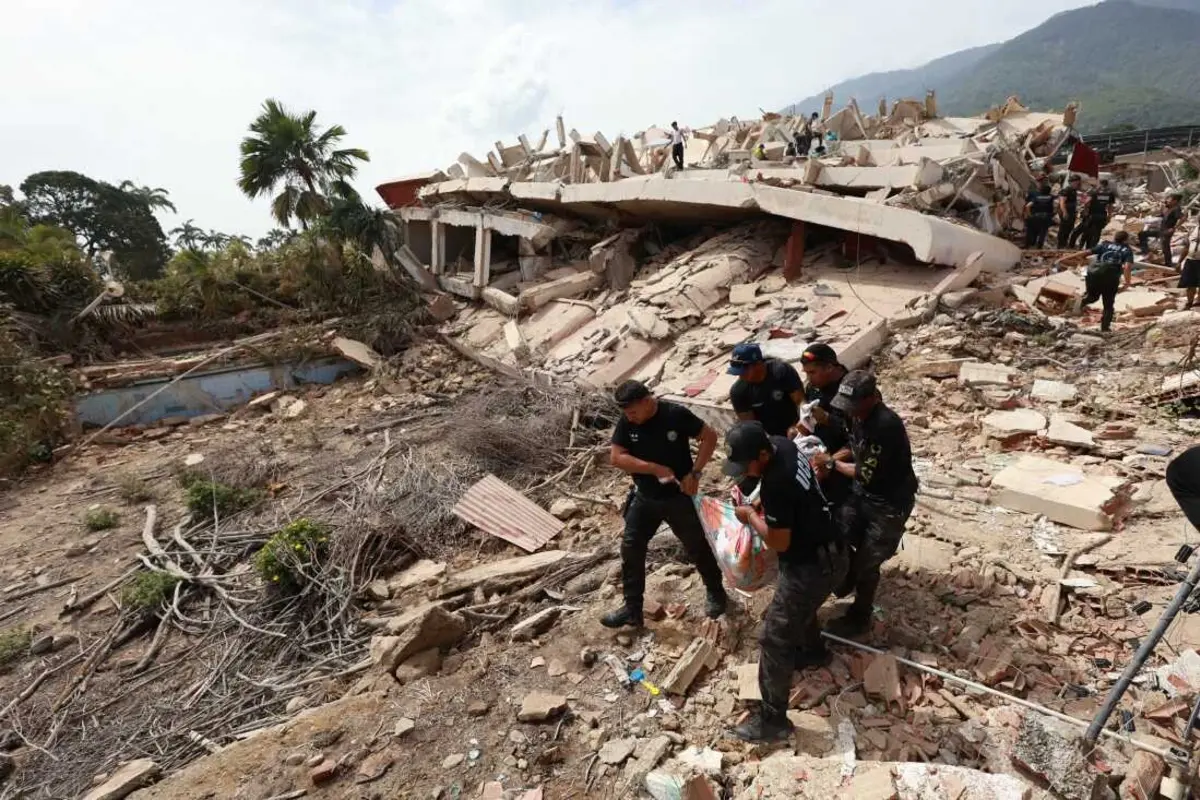 Venezuela Earthquake Death Toll Surpasses 900 as Rescue Efforts Continue