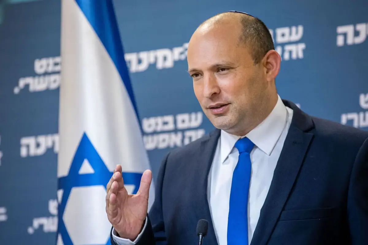 Former Israeli PM Claims Israel Smuggled Starlink Systems into Iran