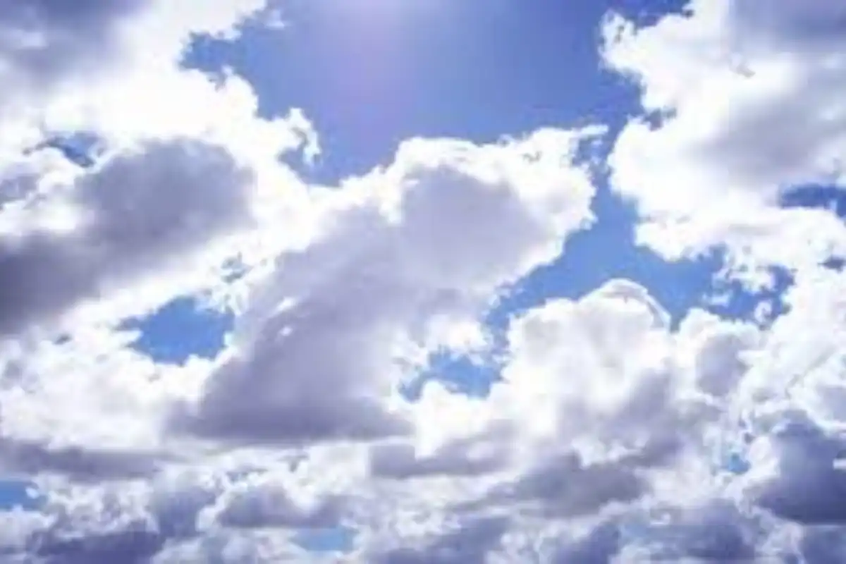 Karachi Weather Forecast Today: Met Office Predicts Hot, Humid Conditions With Light Rain