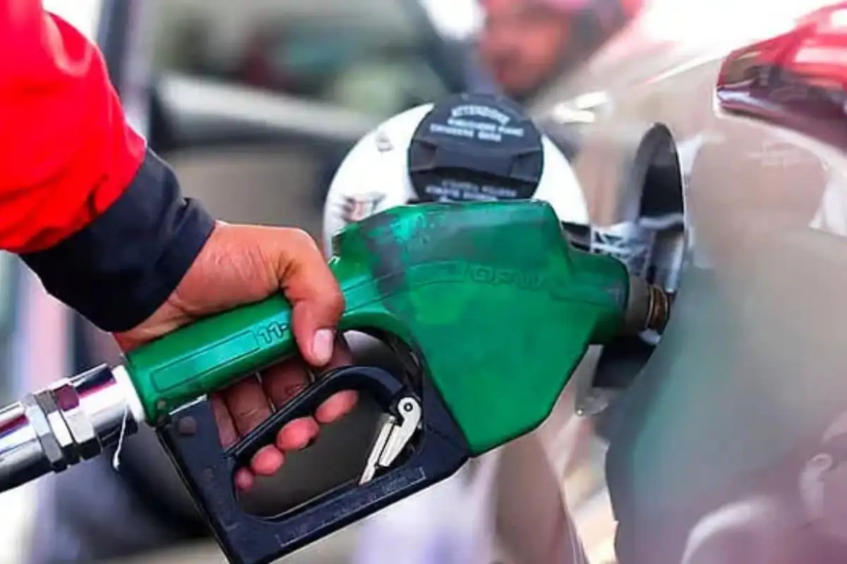 Rana Sanaullah Signals Further Drop in Pakistan Petrol Prices as Global Oil Markets Ease Following US-Iran De-escalation