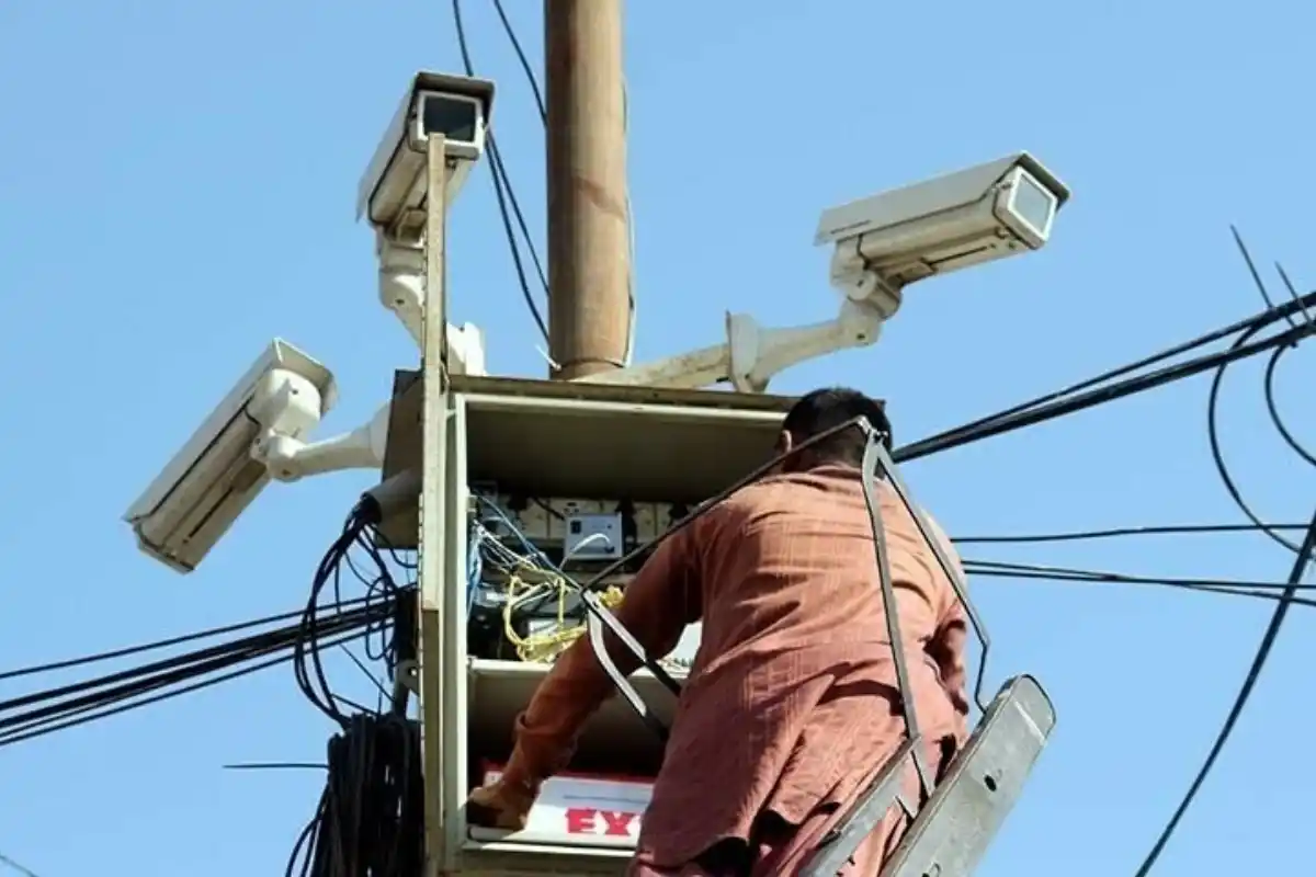 Karachi Traffic Police to Deploy AI-Powered ANPR Cameras at Airport Road, Clifton and Do and Teen Talwar by August 2026