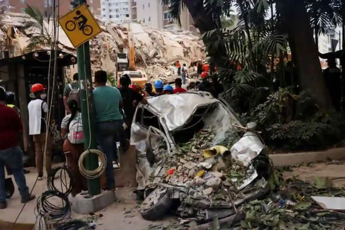 Venezuela Earthquake Death Toll Exceeds 900 With Over 50,000 Missing as International Rescue Teams and Aid Begin Reaching Devastated Regions