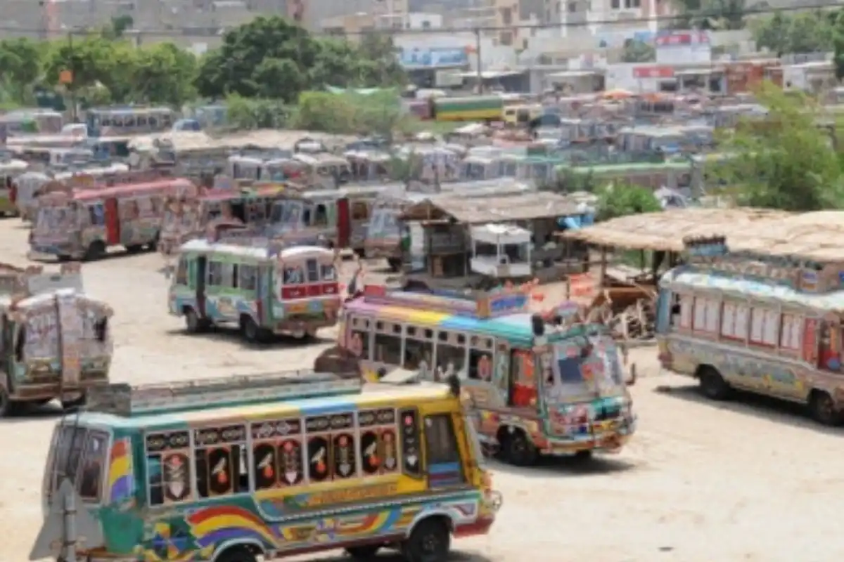 Karachi Bus Owners Announce Indefinite Strike from June 18 Over Traffic Challans and Heavy Fines