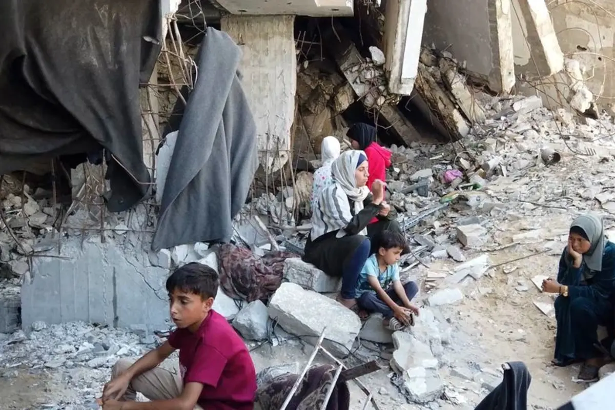 Israeli Army Demolishes Civilian Structures in Gaza Amid Reported Ceasefire Violations