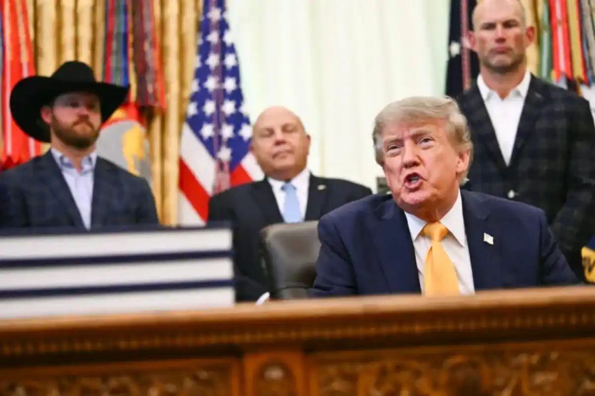 Trump Gives First Timeline for End of Iran War, Predicts Oil Prices Will Fall After Midterms