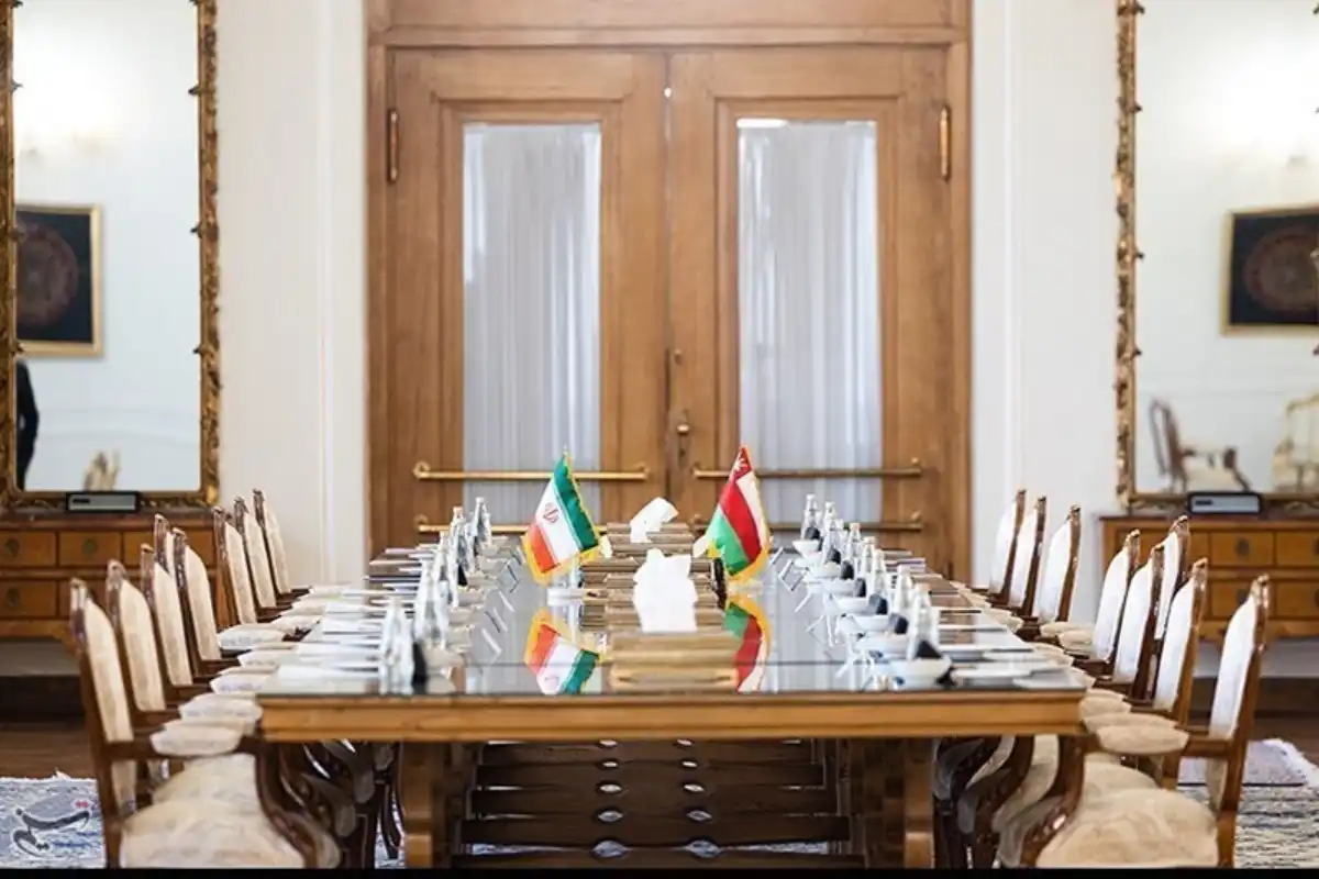 Iran, Oman Hold Talks on Safe Shipping Through Strait of Hormuz