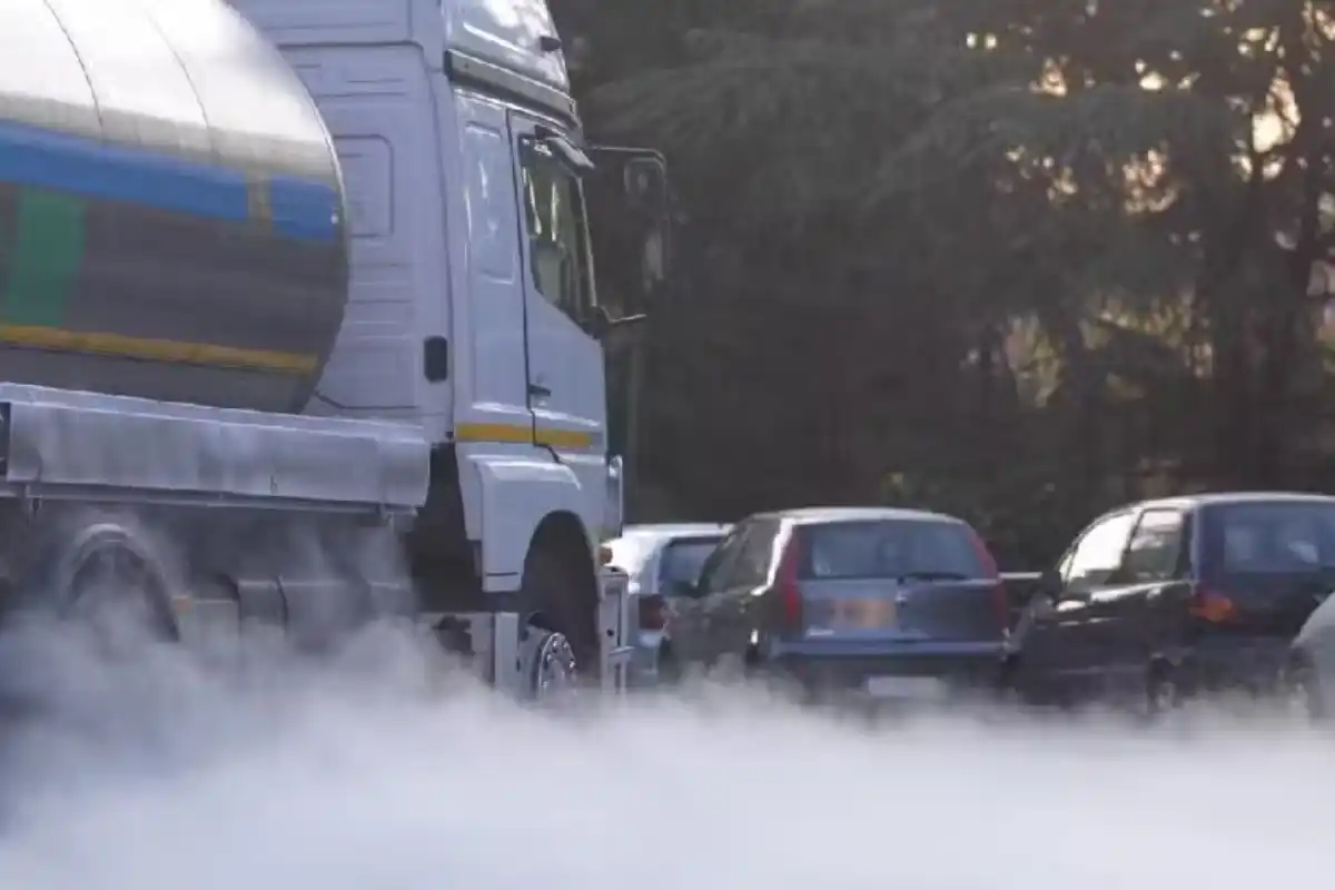 Punjab to Suspend Licences Over Smoke-Emitting Vehicles in Lahore