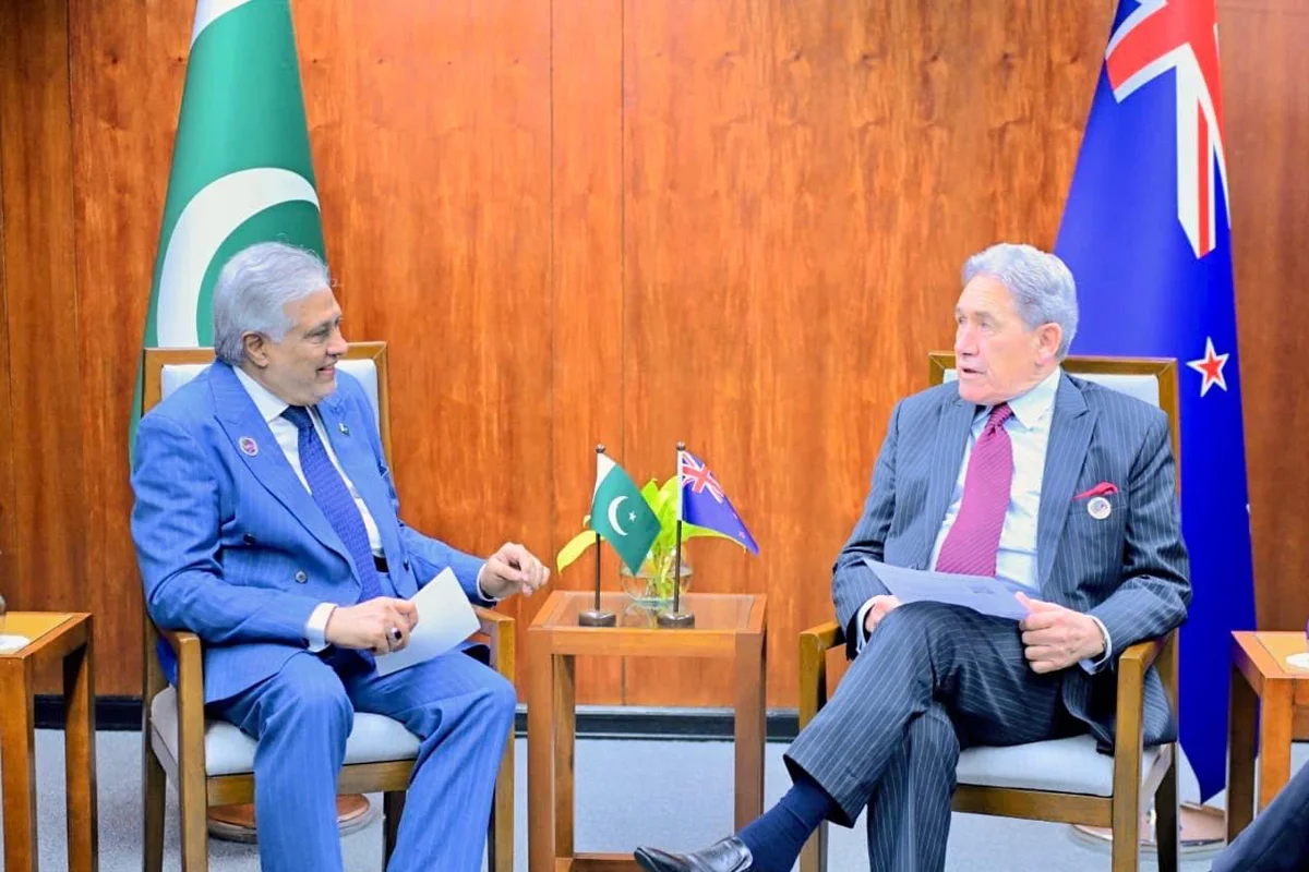Ishaq Dar Meets New Zealand’s Peters at ASEAN Forum in Manila