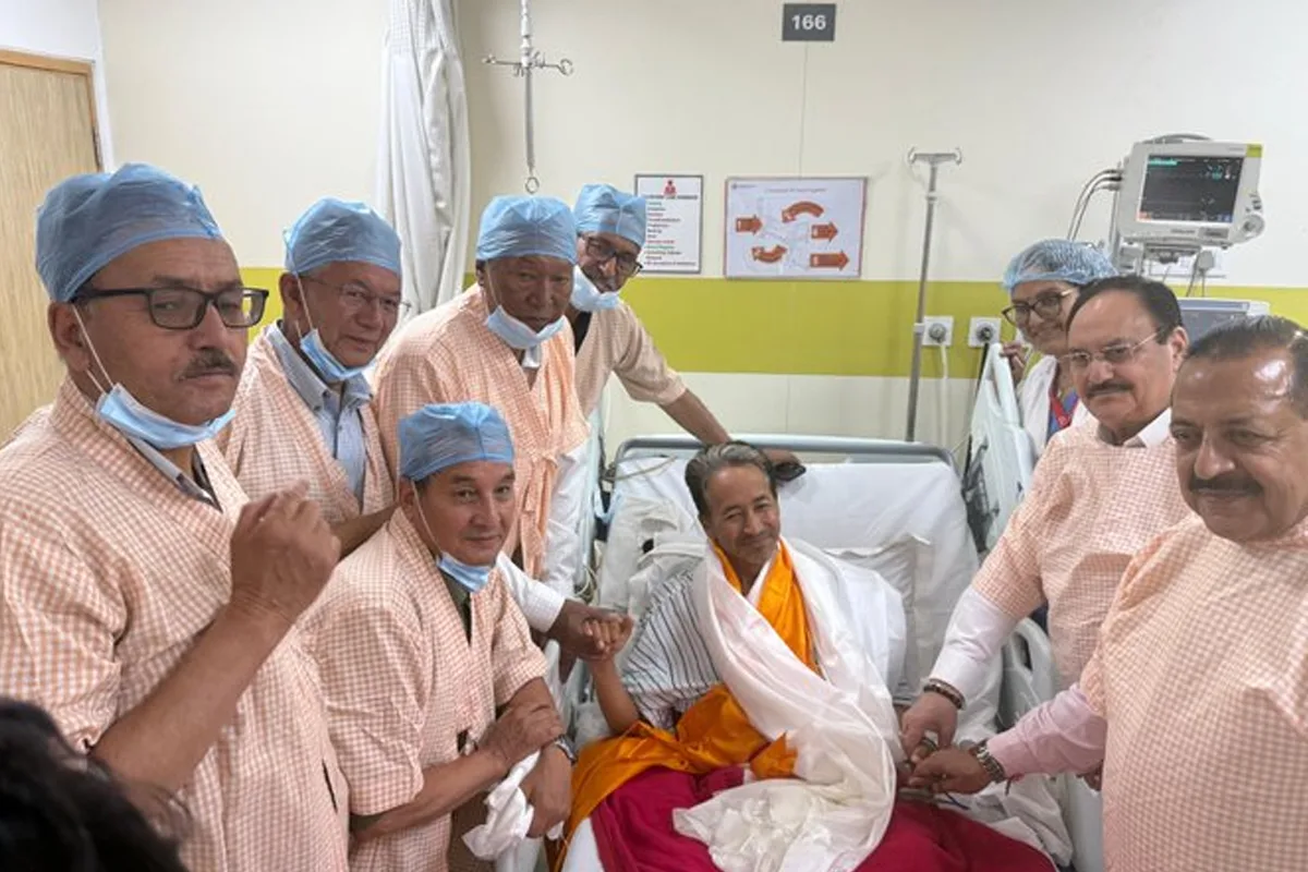 Wangchuk Ends Hunger Strike, Student Protests Continue in Delhi