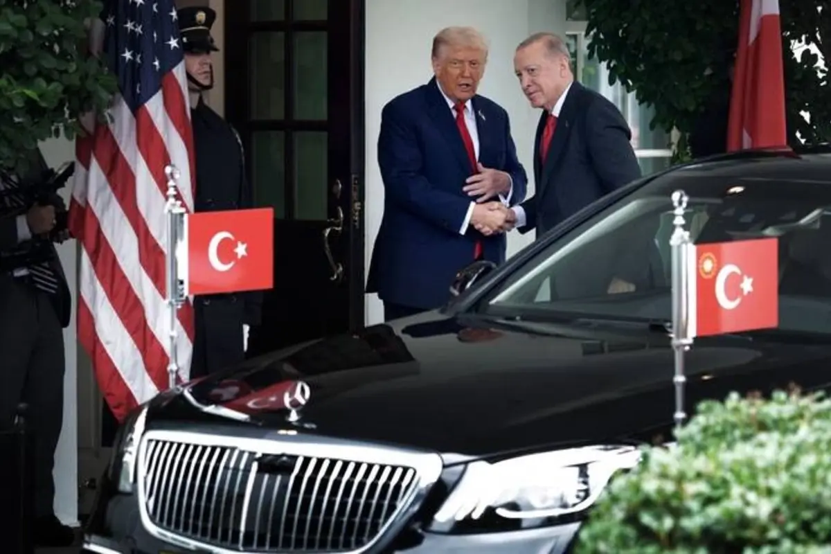 Trump Arrives at Presidential Palace in Ankara, Welcomed by Erdogan