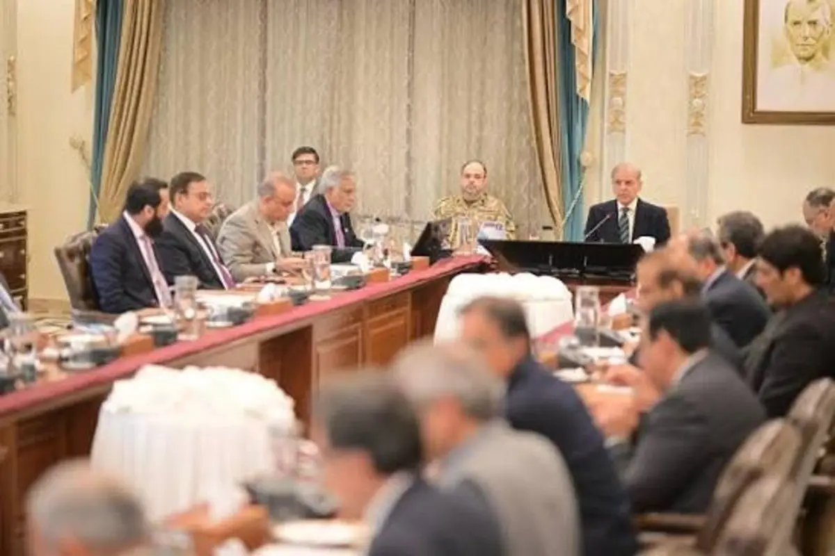 PM Reviews Economic Impact of Regional Tensions, Calls for Preparedness and Austerity