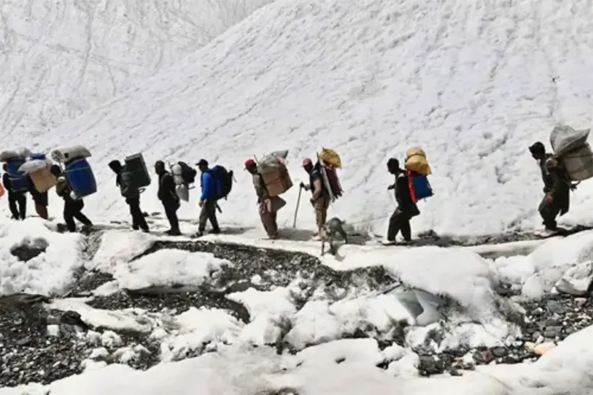 Search Operation Resumes for Seven Missing Climbers at Broad Peak