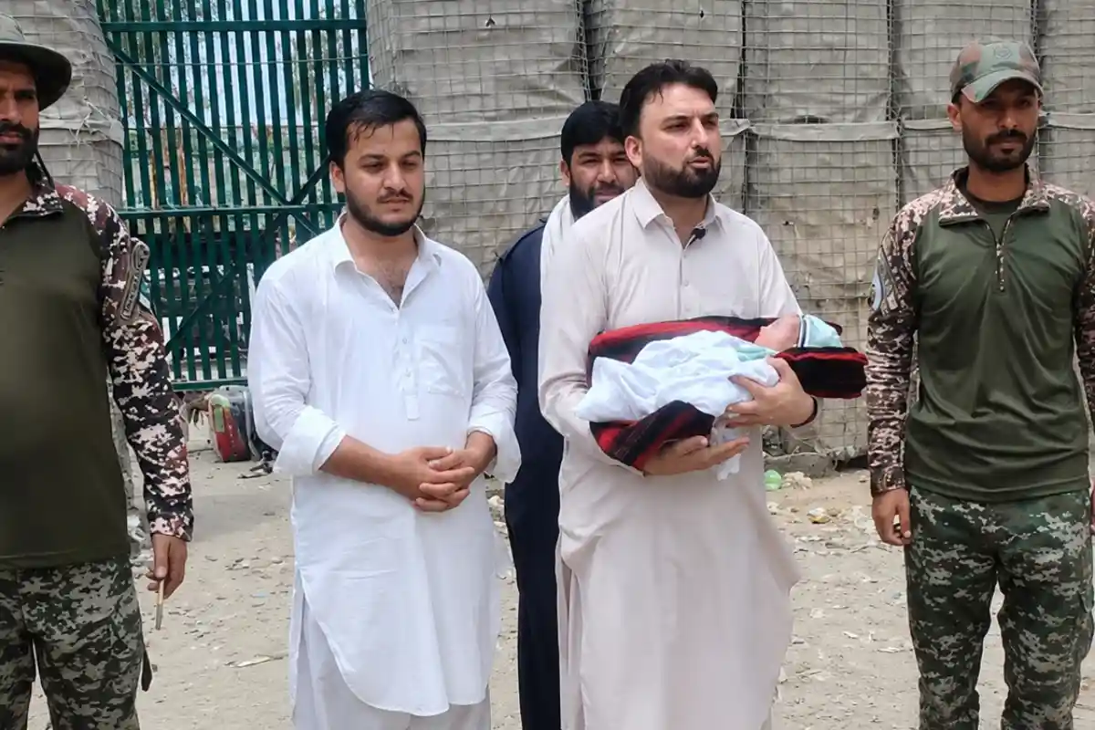 Pakistan Successfully Treats Sick Newborn Afghan Baby from Torkham Border