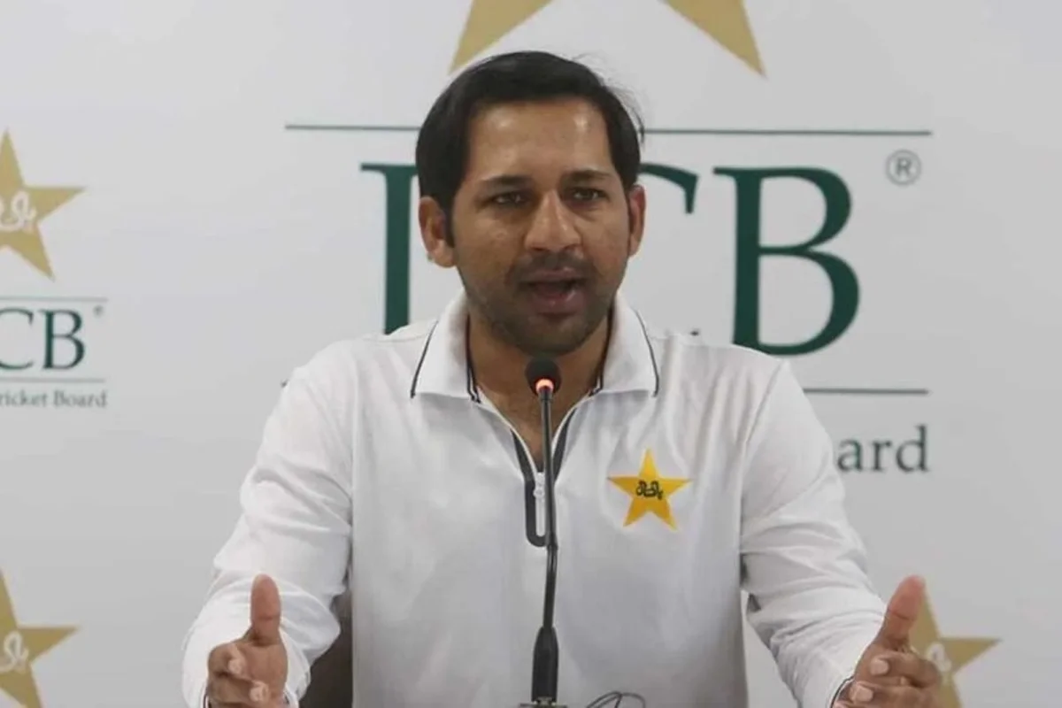 Big Trouble for Sarfaraz Ahmed as PCB Reportedly Hands Test Duties to Mike Hesson