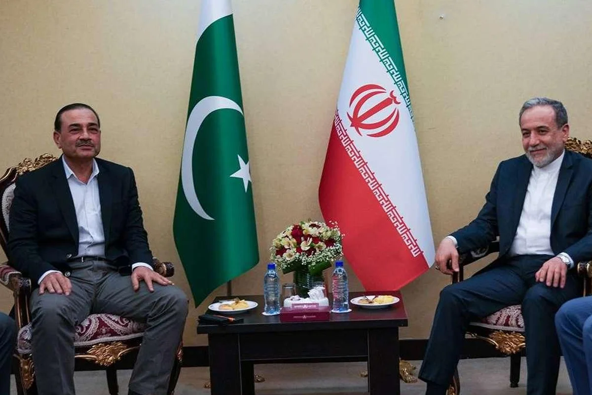 CDF Munir, Iranian FM deepen consultations, weigh political solutions to regional crisis