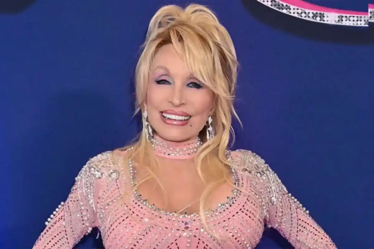 Dolly Parton Dies at 80 After Brief Battle With Cancer