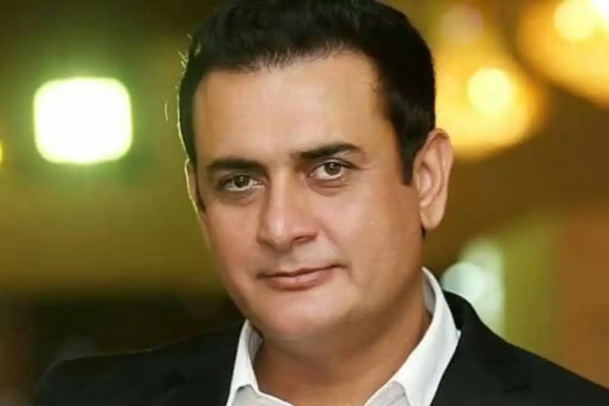 Shahood Alvi’s Remarks About Housewives Spark Social Media Backlash