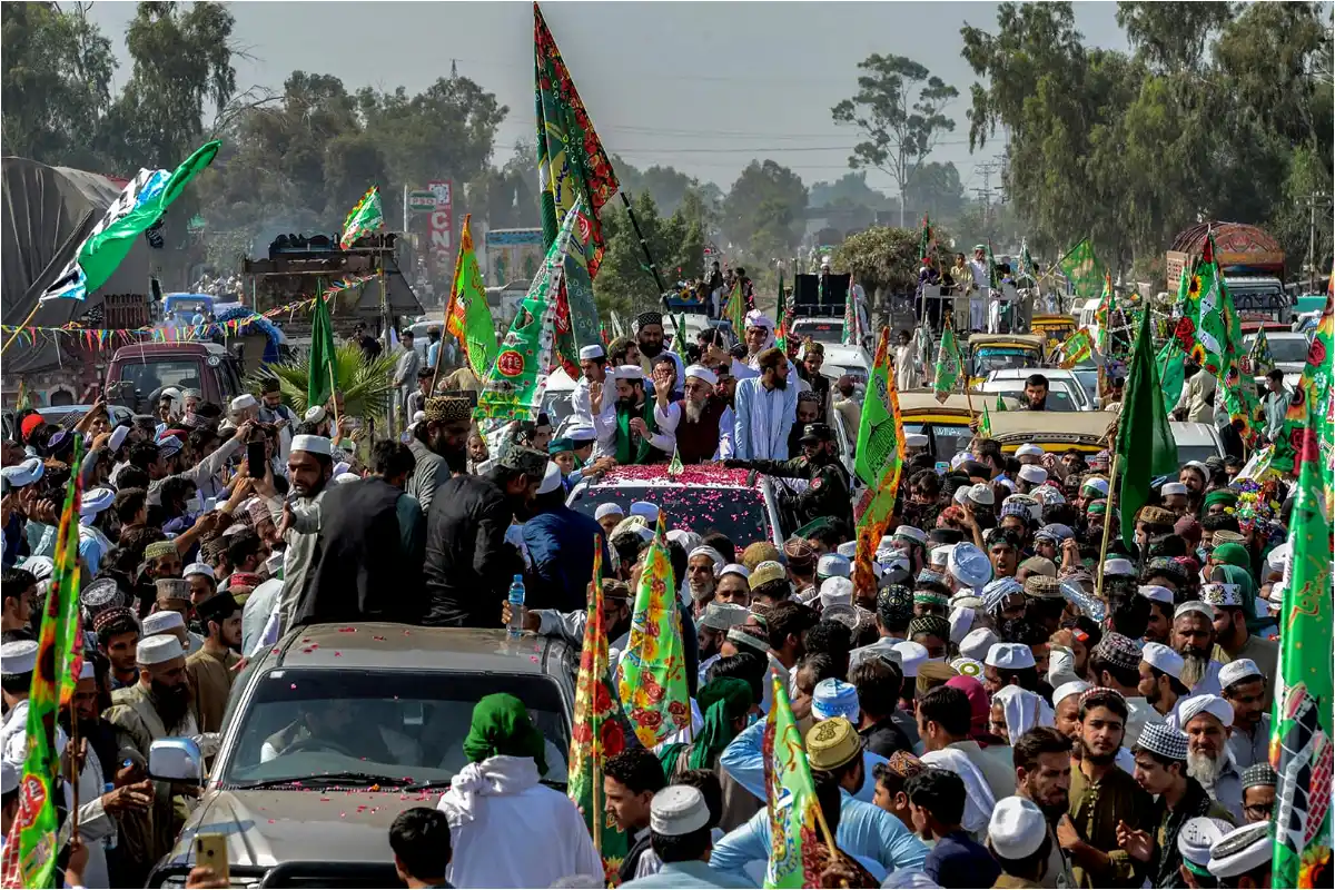 Pakistan Celebrates Eid Milad-un-Nabi with Religious Fervour