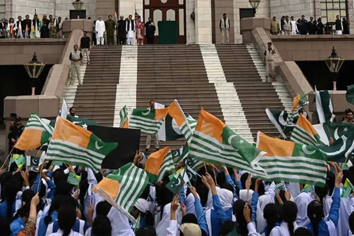 Azad Kashmiris Reaffirm Unwavering Bond with Pakistan, Deliver Strong Message to India
