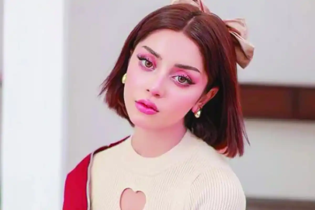 Alizeh Shah Warns Young Girls About Suspicious Social Media Accounts
