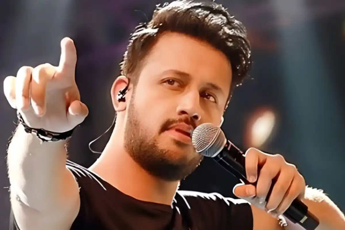 Atif Aslam Briefly Stops Berlin Show After Two Phones Hit the Stage