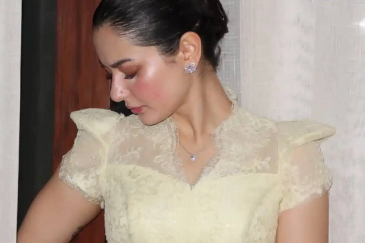 Hania Aamir pastel yellow outfit