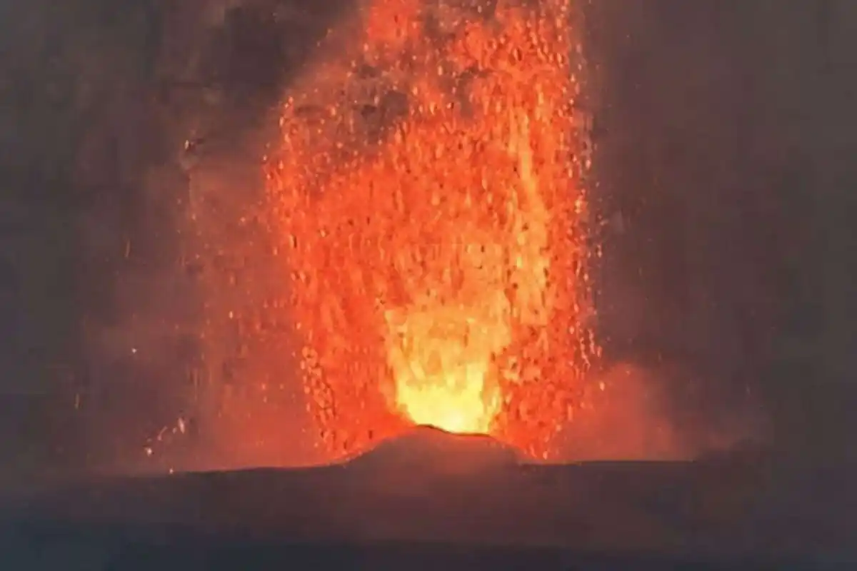Mount Anak Krakatau Eruption Disrupts Flights Across Indonesia