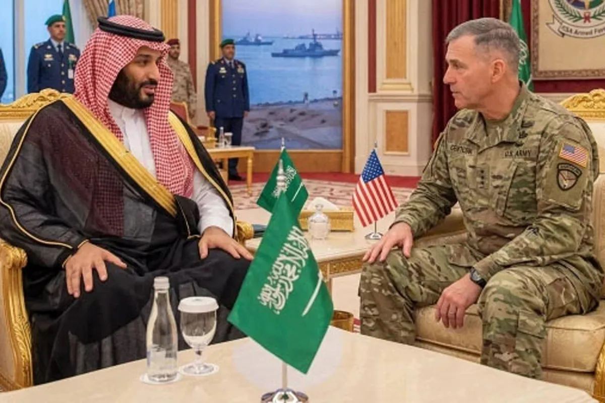 Houthi Militia Gains Strategic Ground, Saudi Crown Prince Meets US Commander