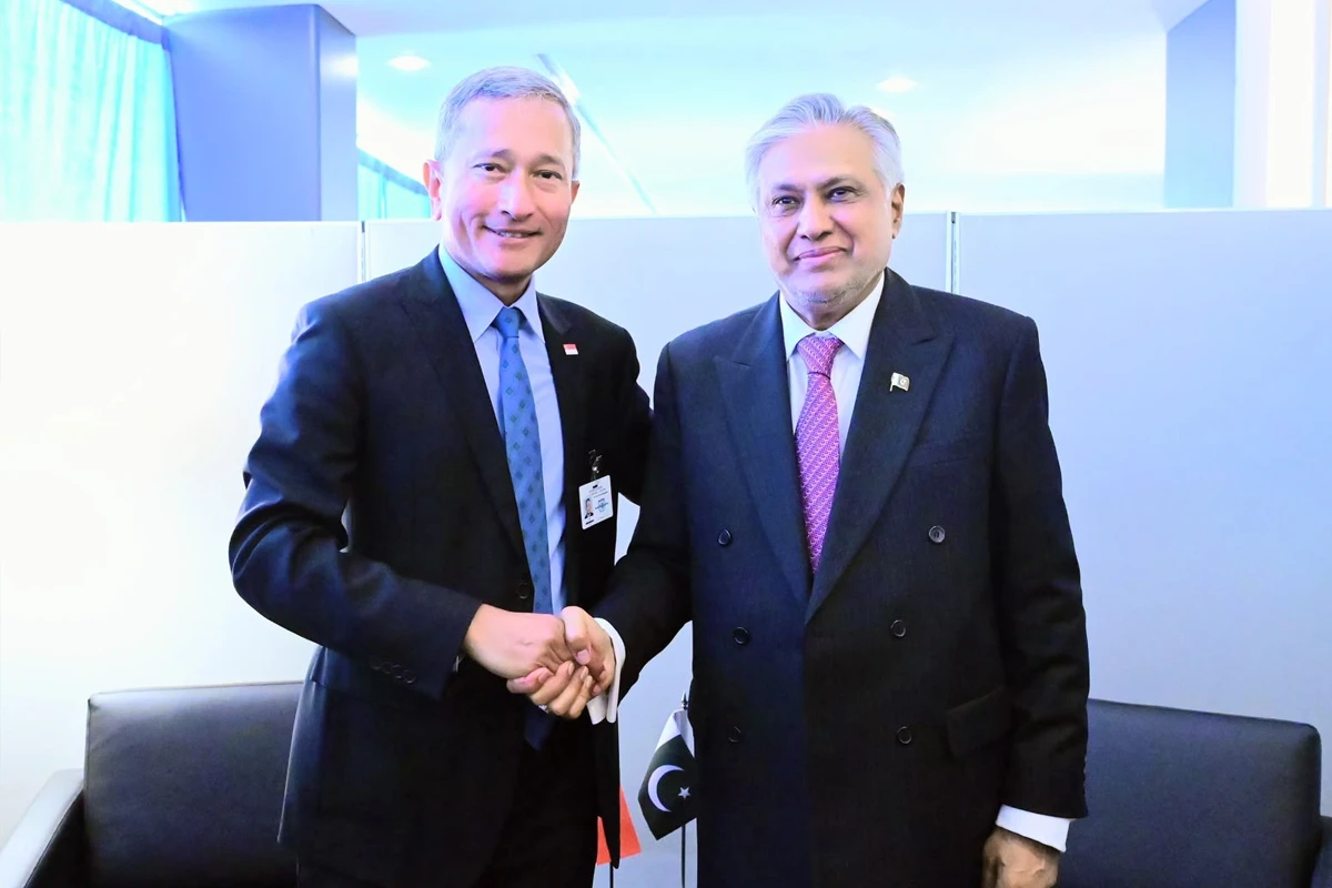 Ishaq Dar, Singapore Foreign Minister Discuss Strengthening Bilateral Cooperation at UNGA