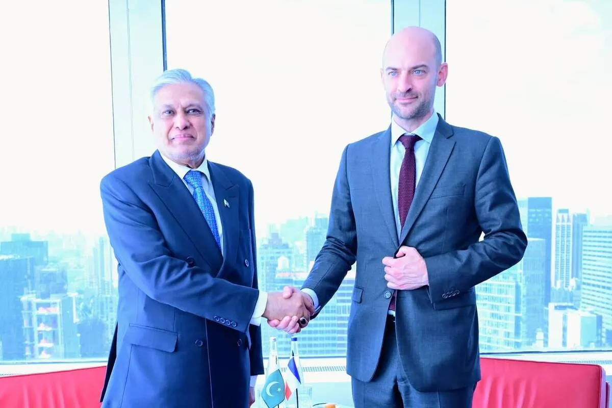 Ishaq Dar, French FM Discuss Bilateral Ties, Palestine and Regional Developments