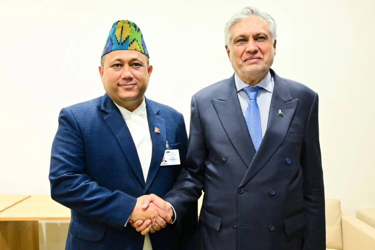 Ishaq Dar, Nepal FM Discuss Flood Situation, Bilateral Cooperation