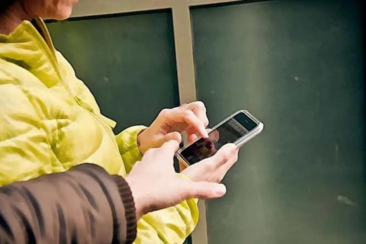 Girls’ Mobile Phones Stolen at Karachi Farmhouse After Alleged Job Offer