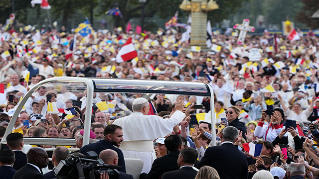 Pope praises young people’s ‘energy and commitment’ at huge open-air Mass in Paris