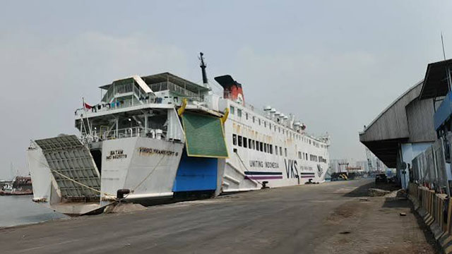 Search underway for Indonesian passenger ship carrying at least 240 people