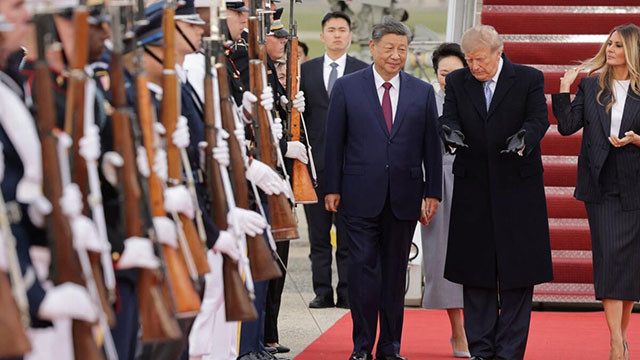 Trump greets Xi Jinping who arrives for US visit