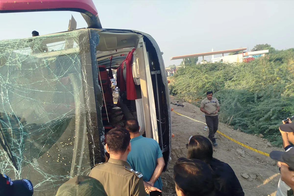 10 Killed, 32 Injured as Speeding Bus Overturns on Indus Highway in Rajanpur
