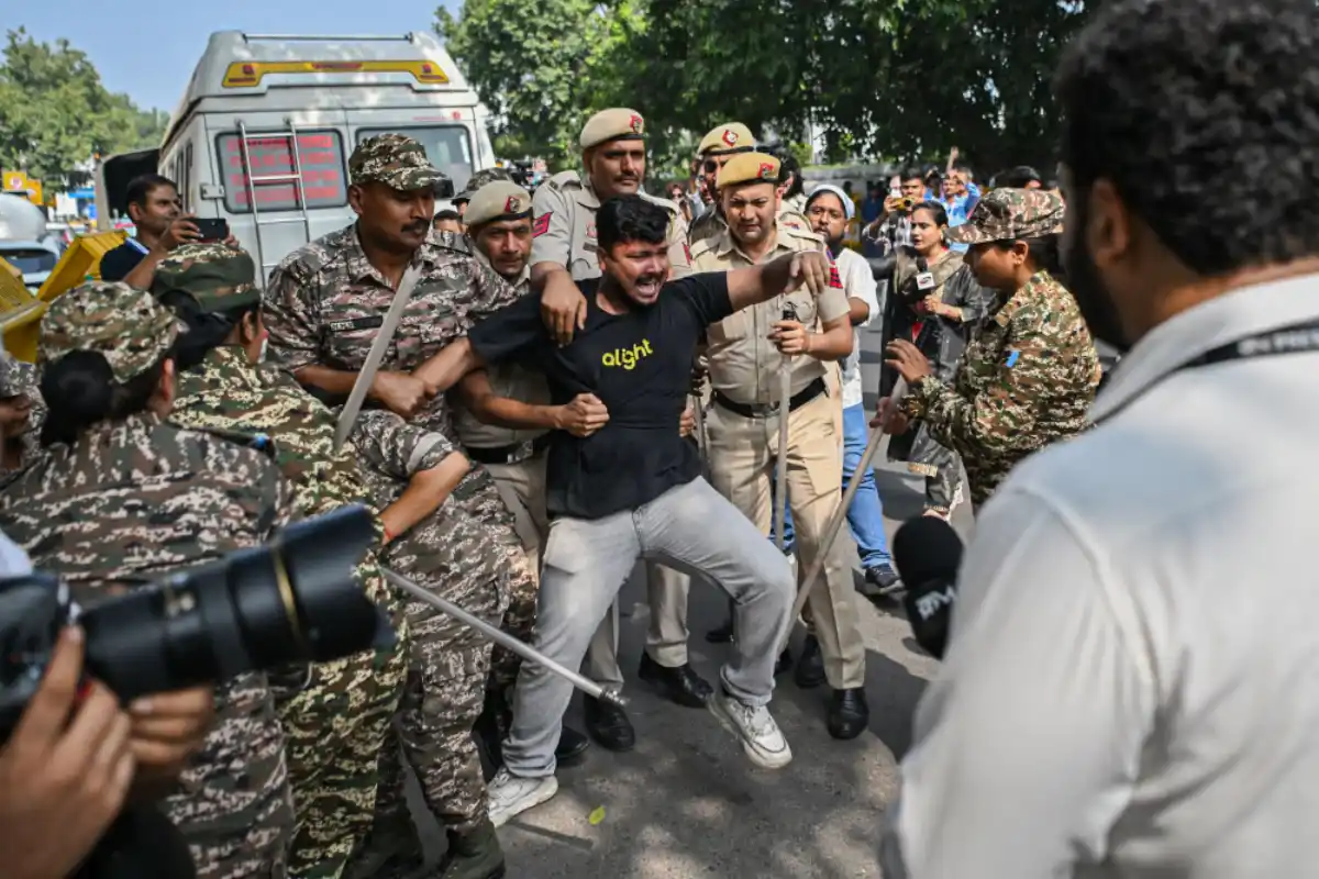 India Detains Over 2,000 Protesters Demanding Election Chief’s Resignation