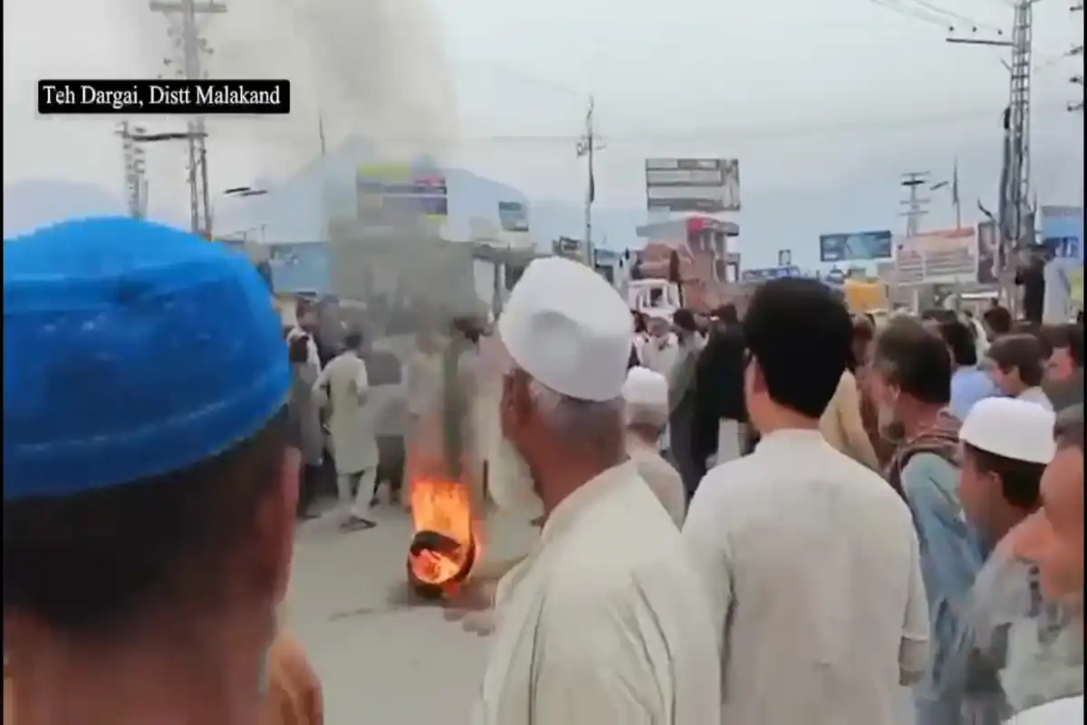 KP Residents Take to Streets Against Inflation, Unemployment and Poor Law and Order