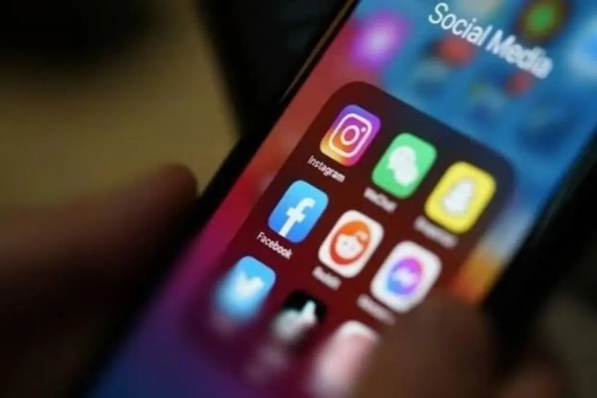 Australia to Take Five Tech Giants to Court over Under-16 Social Media Ban