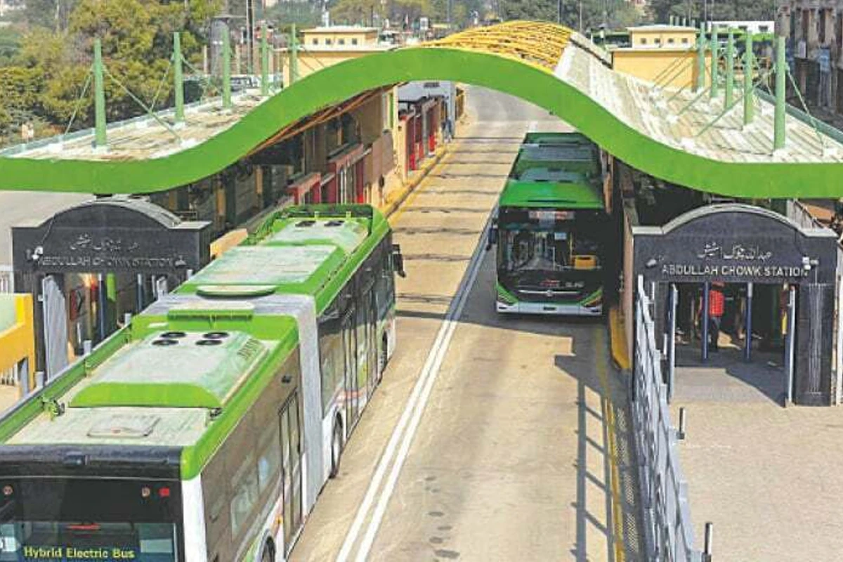 Karachi Green Line Escalators Remain Out of Order at Several Stations
